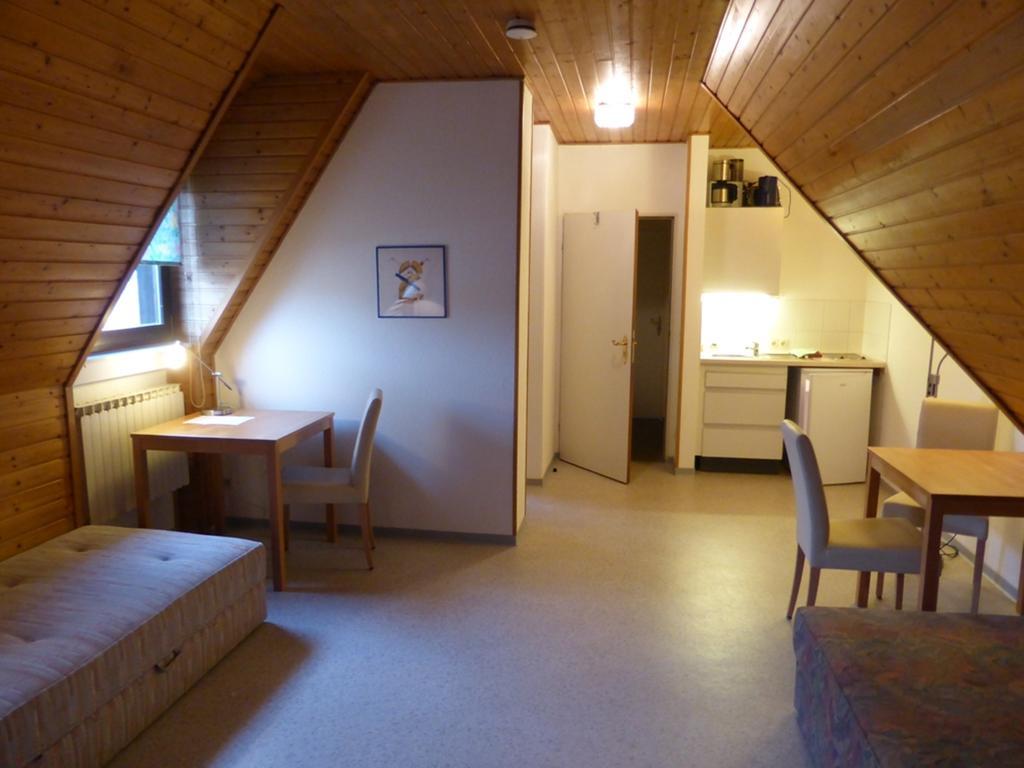 Gaestehaus An Der Rheinbruecke Altlussheim ภายนอก รูปภาพ