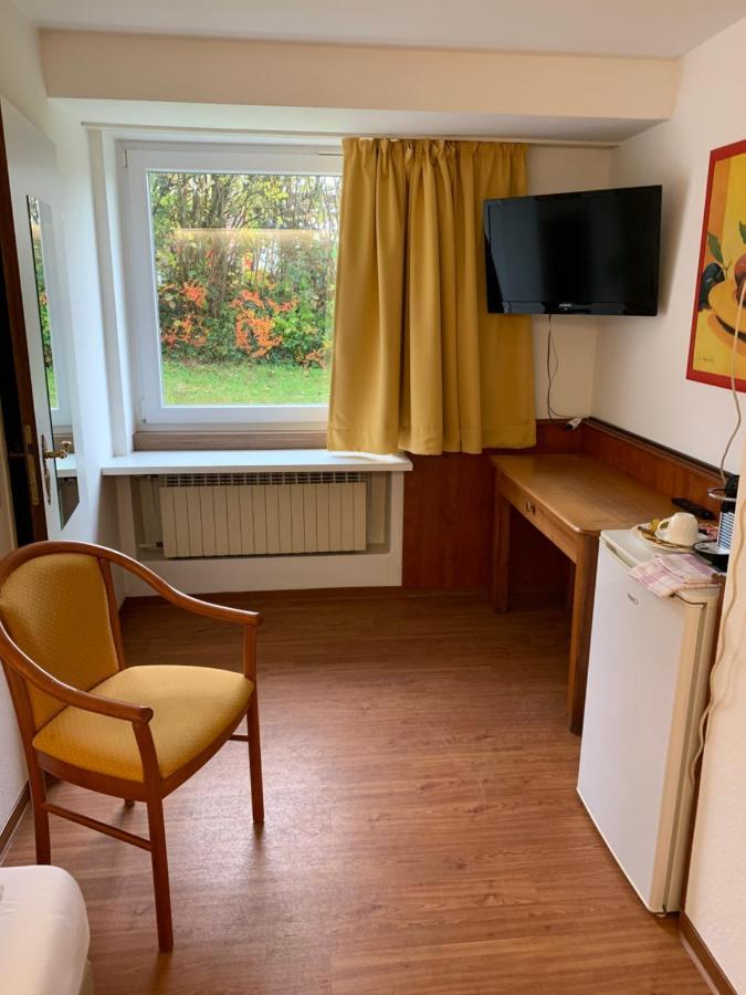 Gaestehaus An Der Rheinbruecke Altlussheim ภายนอก รูปภาพ