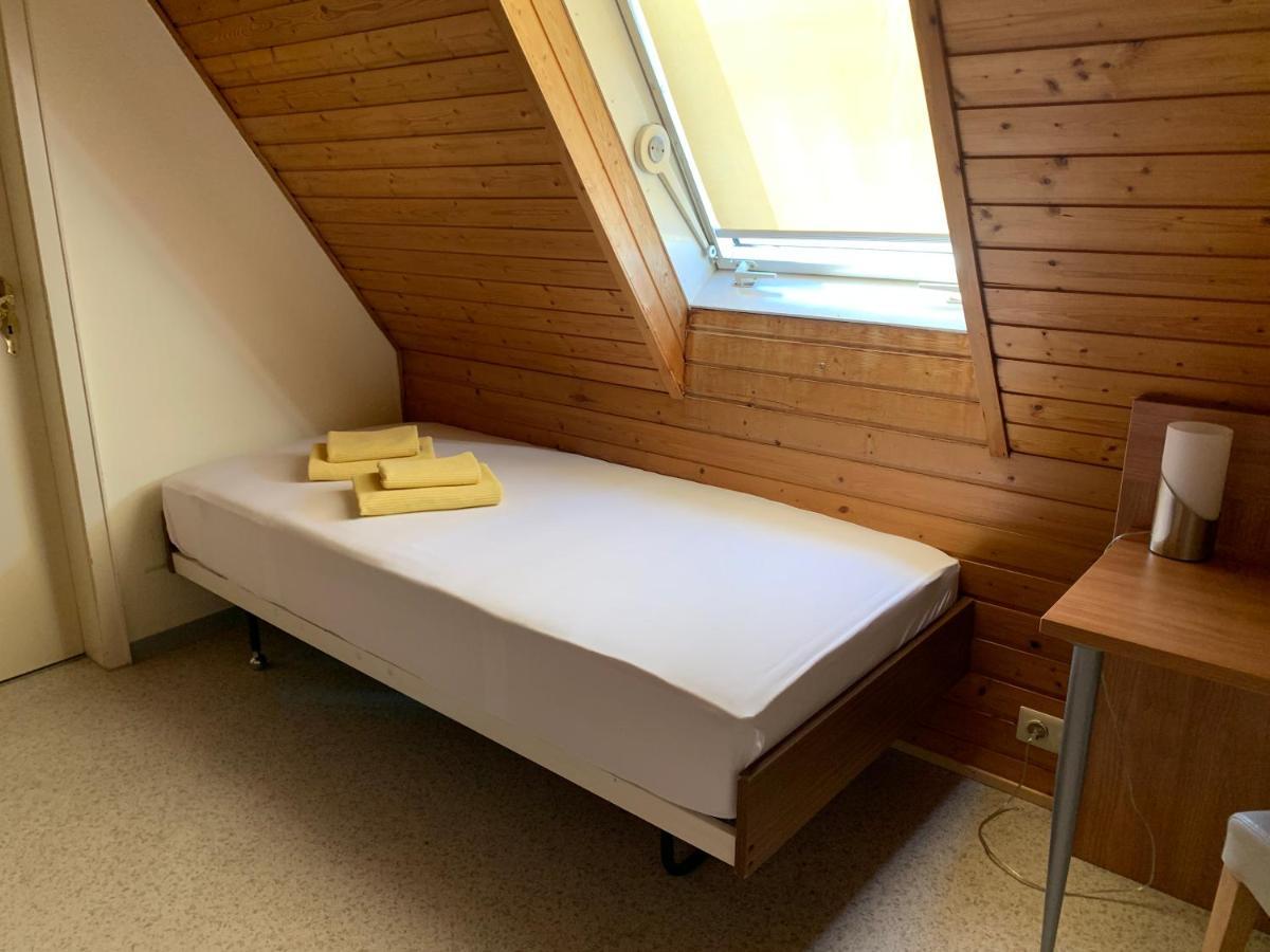 Gaestehaus An Der Rheinbruecke Altlussheim ภายนอก รูปภาพ